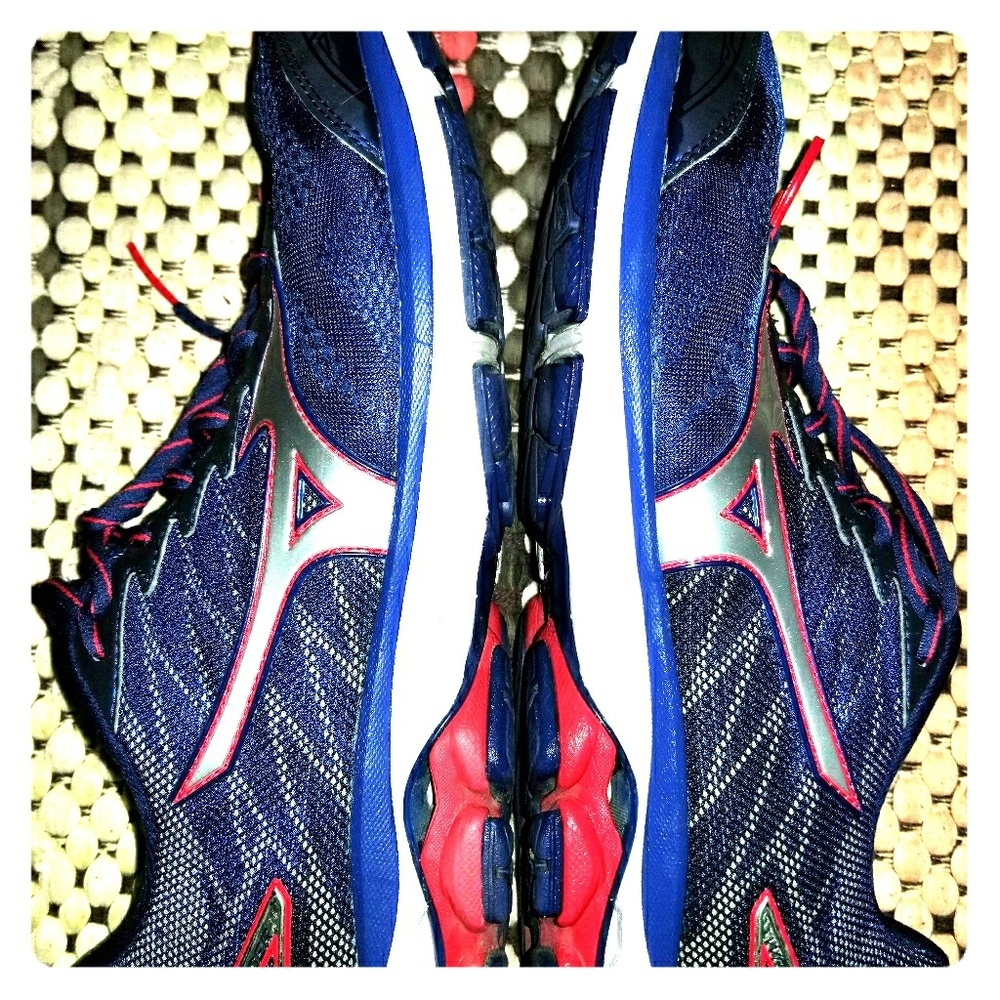 Mizuno running shoes size 11